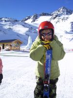 Amina lernt Skifahren